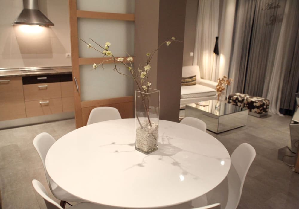 AB Design Suites 1