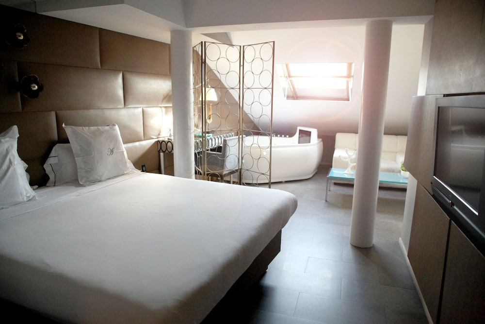 AB Design Suites 24