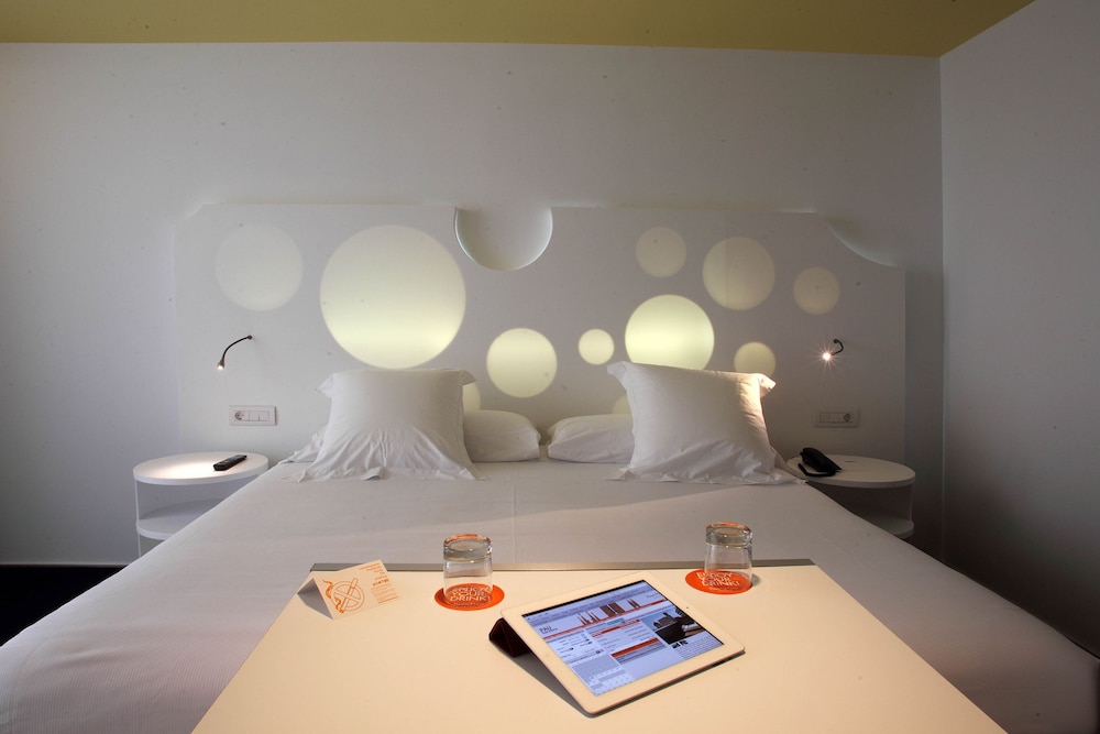 Room Mate Pau 10