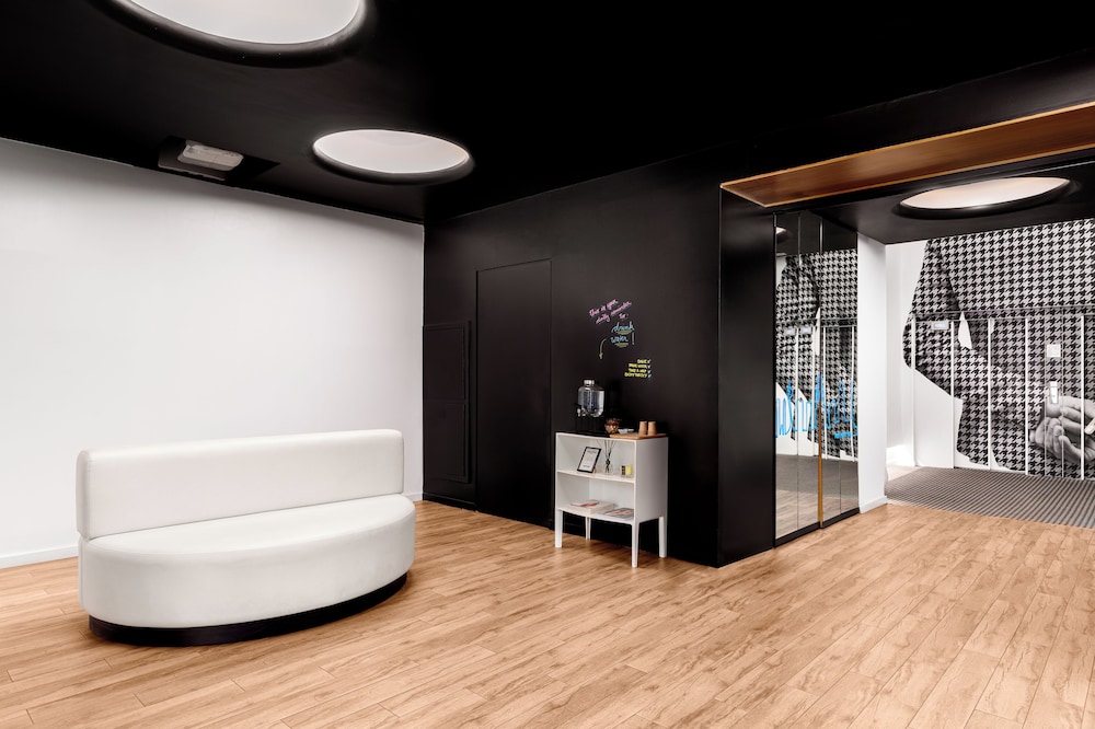 Room Mate Pau 6