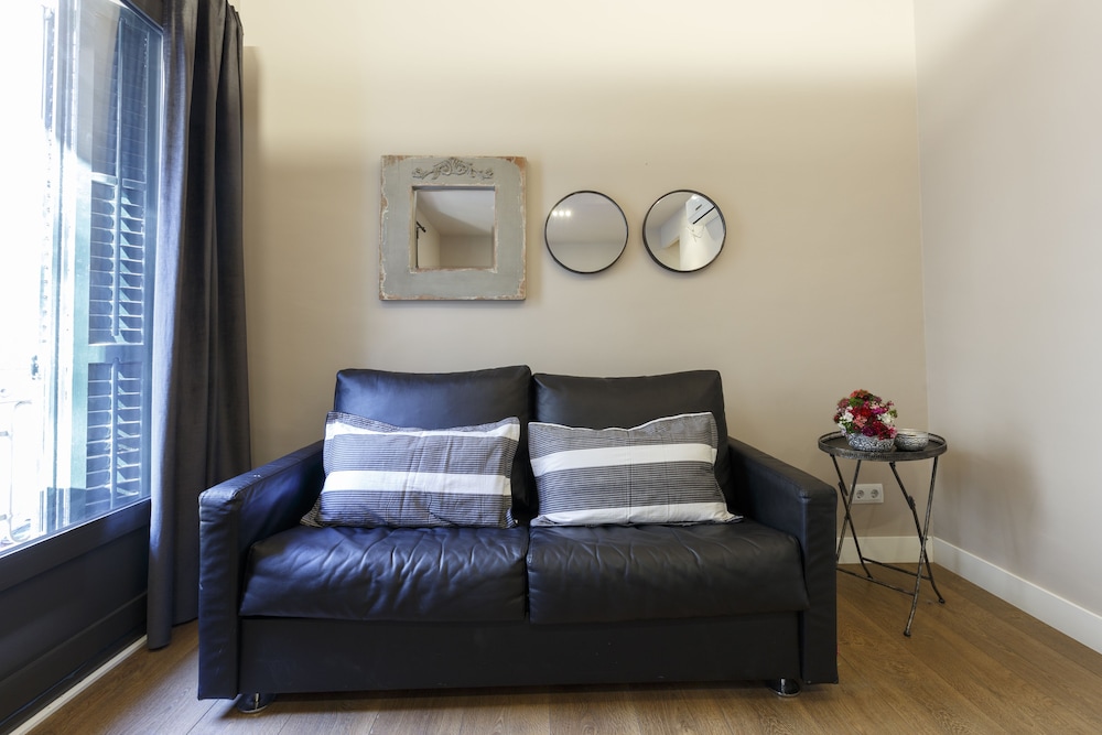 AinB Eixample-Miro Apartments 24