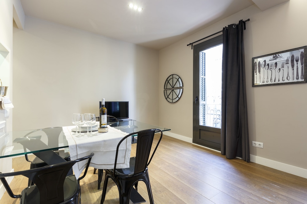 AinB Eixample-Miro Apartments 21