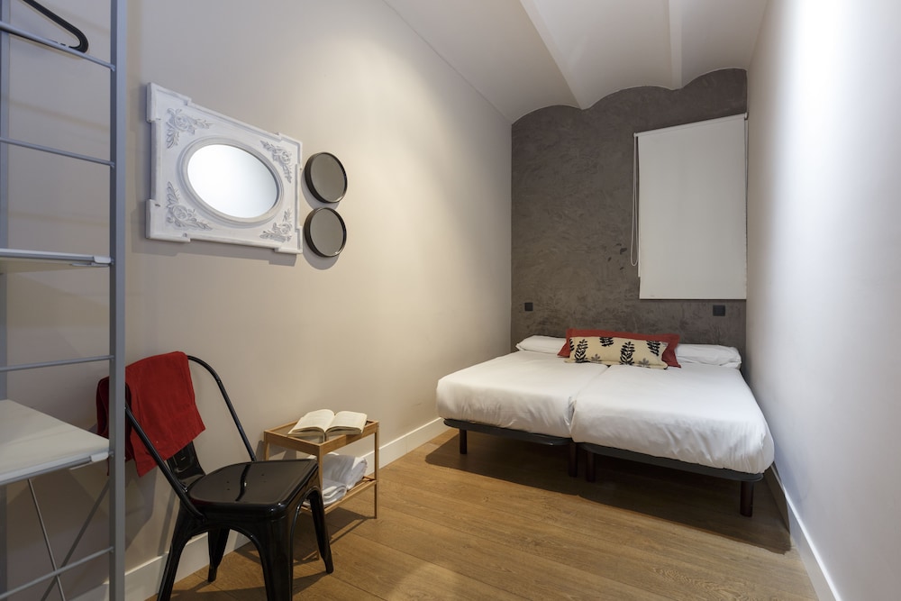 AinB Eixample-Miro Apartments 4