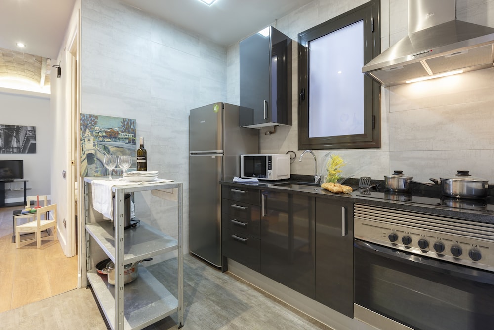 AinB Eixample-Miro Apartments 20