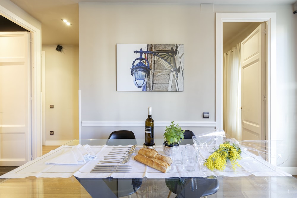 AinB Eixample-Miro Apartments 6