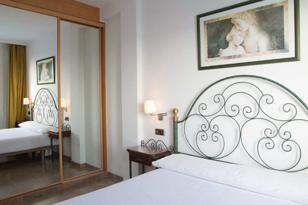 Port Sitges Resort 11