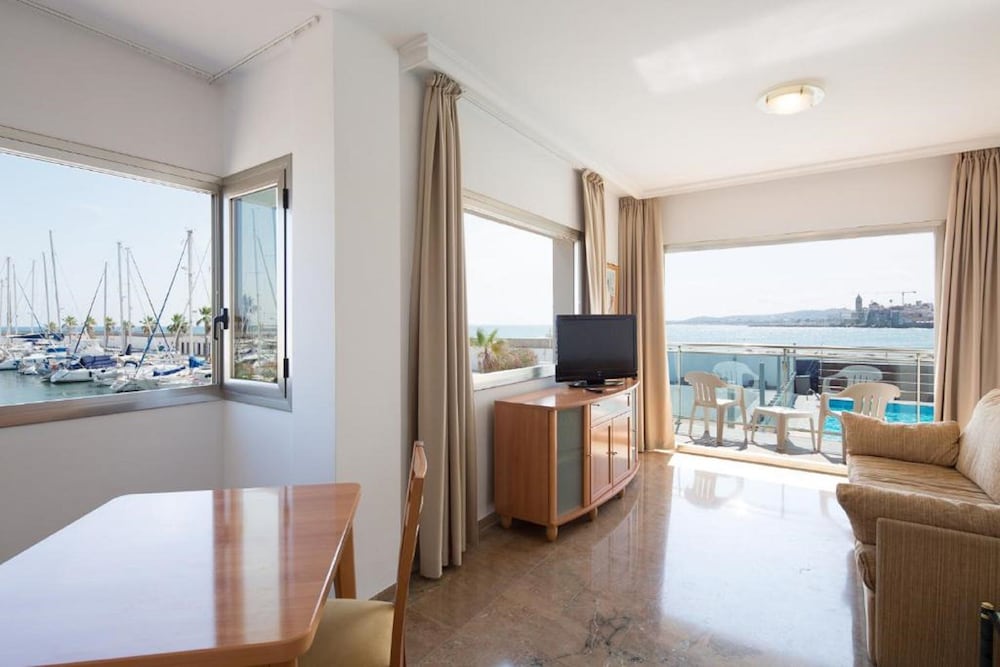 Port Sitges Resort 10