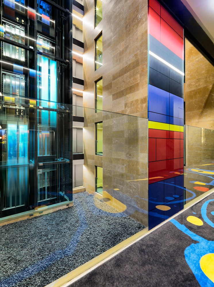 H10 Art Gallery 24