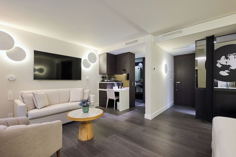 H10 Port Vell 18