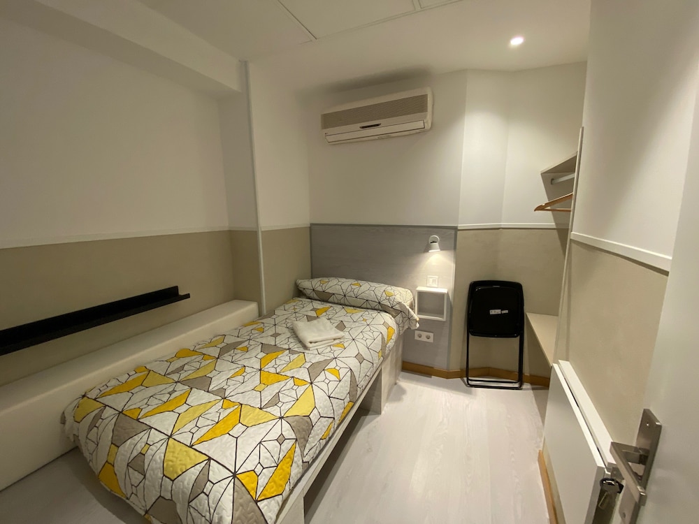 Far Home Gran Via 16