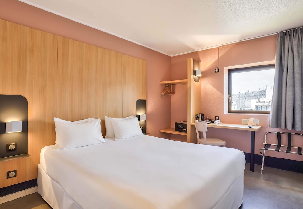 B&B HOTEL Paris 17 Batignolles 18