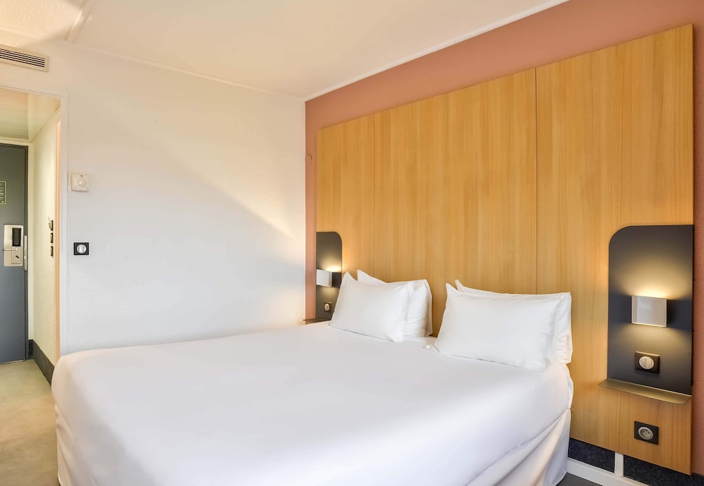 B&B HOTEL Paris 17 Batignolles 19