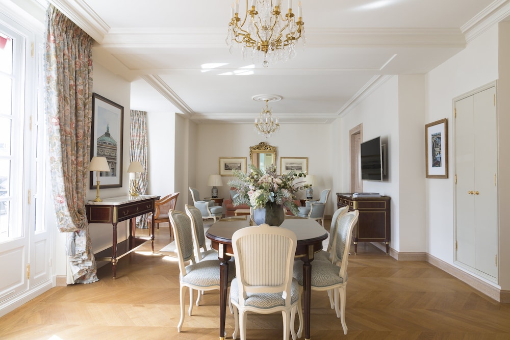 Le Bristol Paris 4