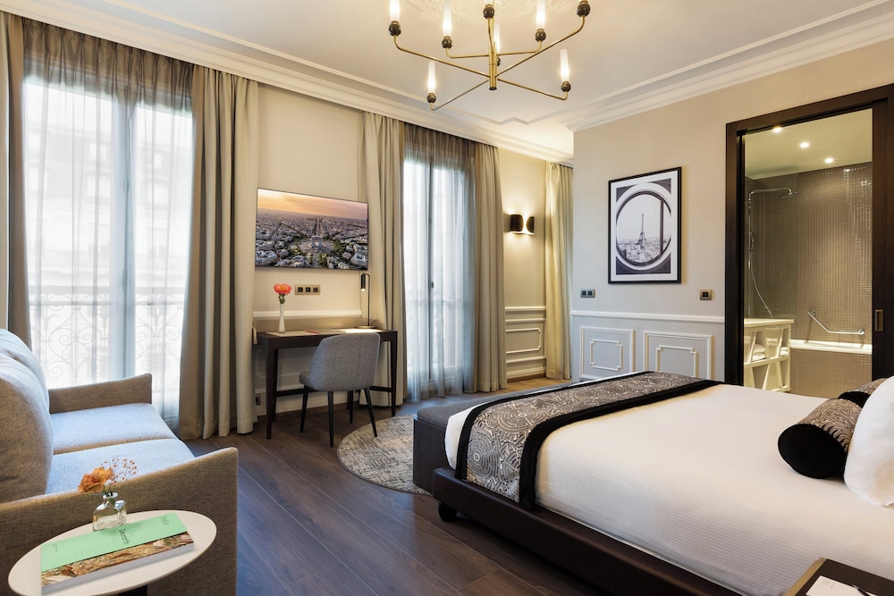 La Clef Tour Eiffel Paris by The Crest Collection 15