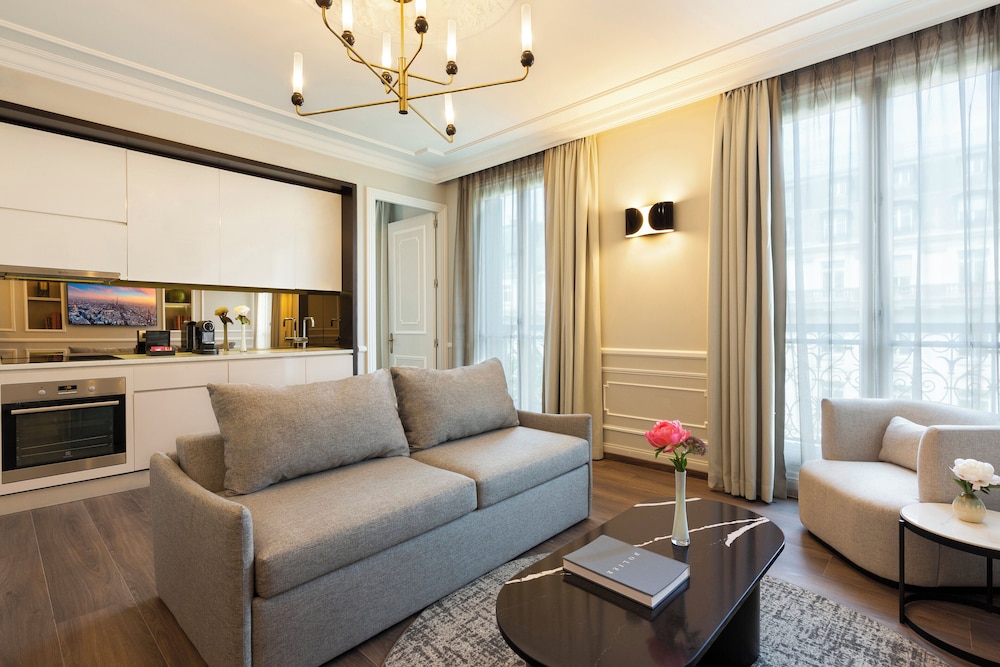 La Clef Tour Eiffel Paris by The Crest Collection 14
