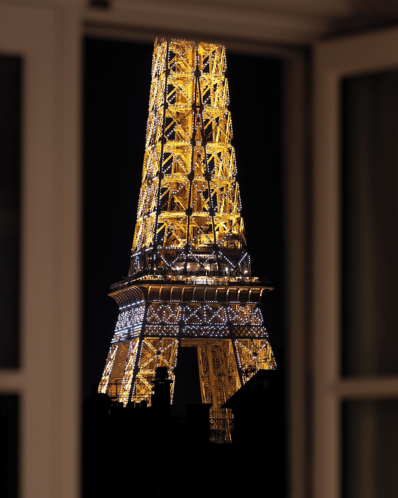 La Clef Tour Eiffel Paris by The Crest Collection 21