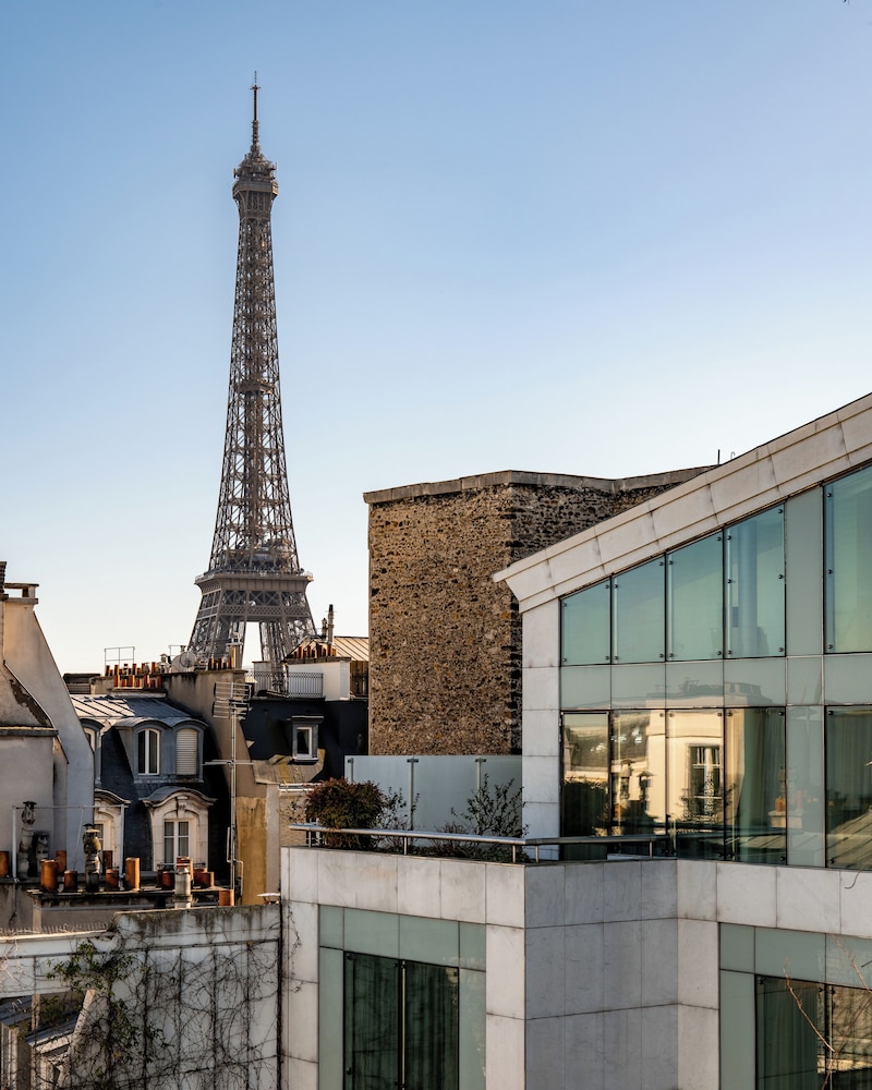 La Clef Tour Eiffel Paris by The Crest Collection 22