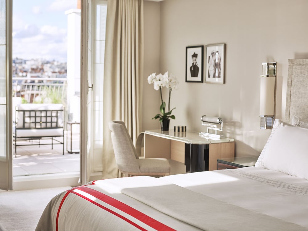 Hotel Plaza Athenee 16