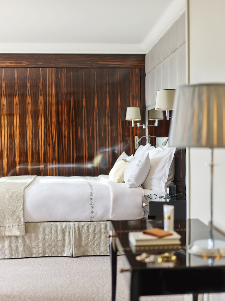 Hotel Plaza Athenee 2