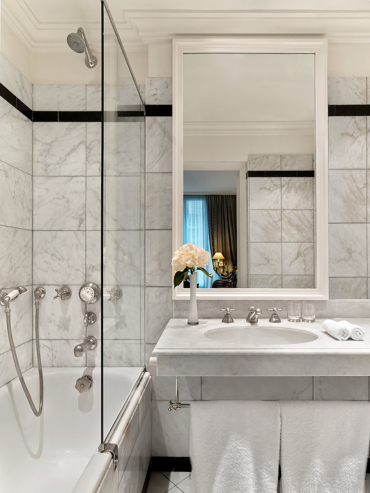 Le Dokhan's, Paris Arc de Triomphe, a Tribute Portfolio Hotel 19