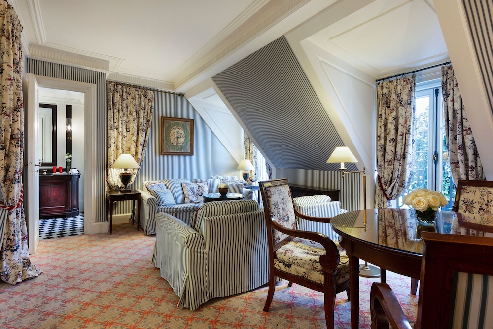 Le Dokhan's, Paris Arc de Triomphe, a Tribute Portfolio Hotel 24