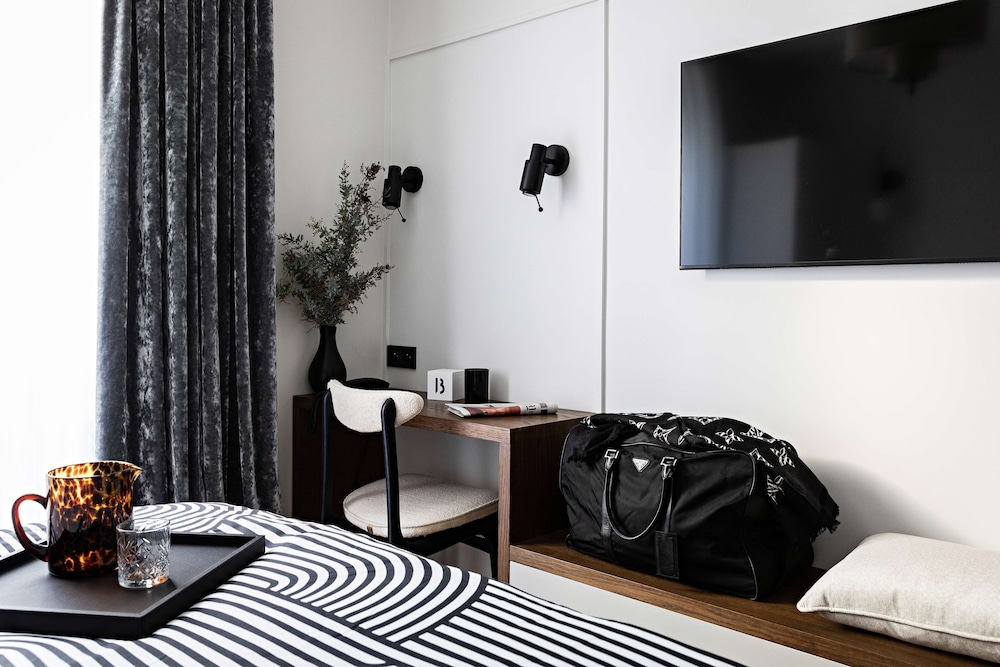 Best Western Premier The Blake Paris Gare Saint Lazare 13