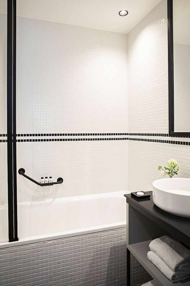 Best Western Premier The Blake Paris Gare Saint Lazare 24