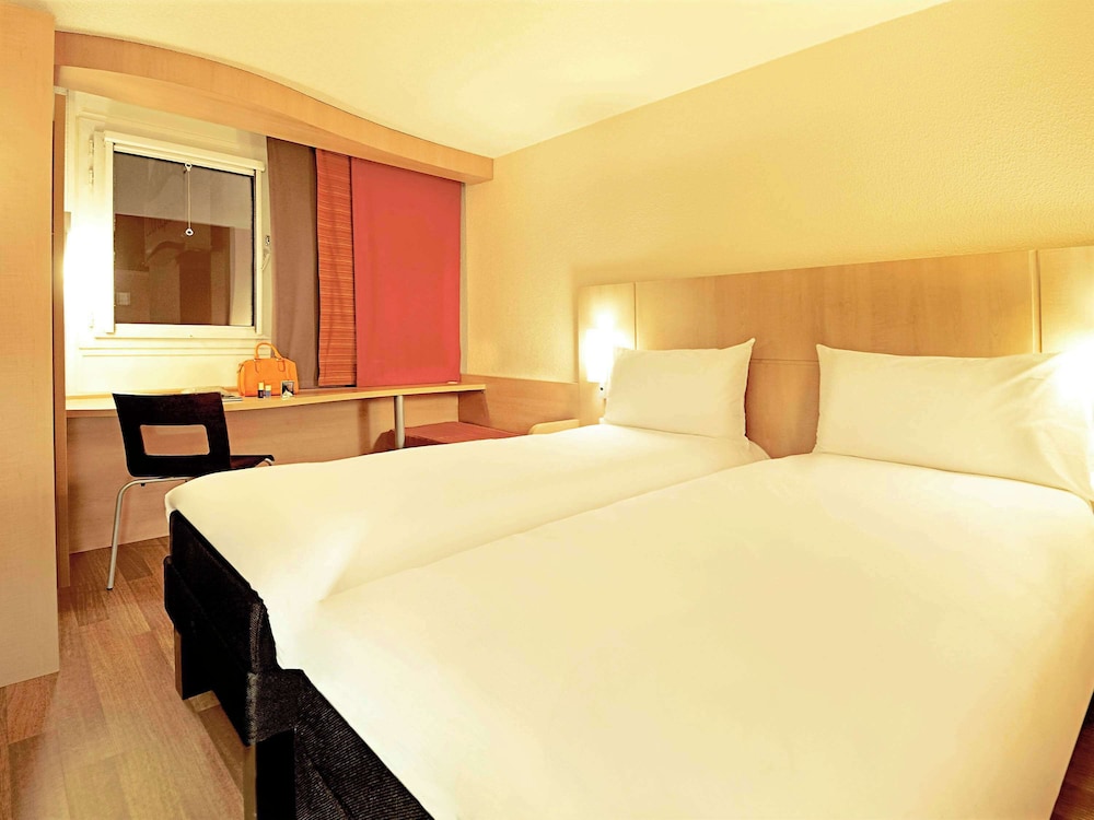 ibis Paris Porte d'Orléans 12