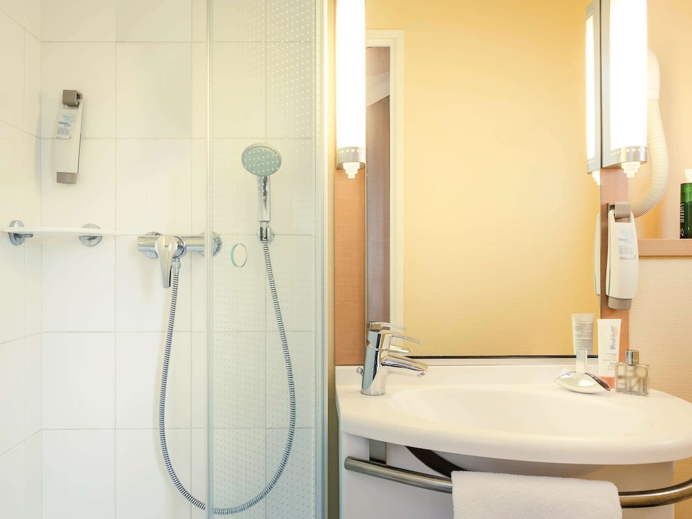 ibis Paris Porte d'Orléans 17