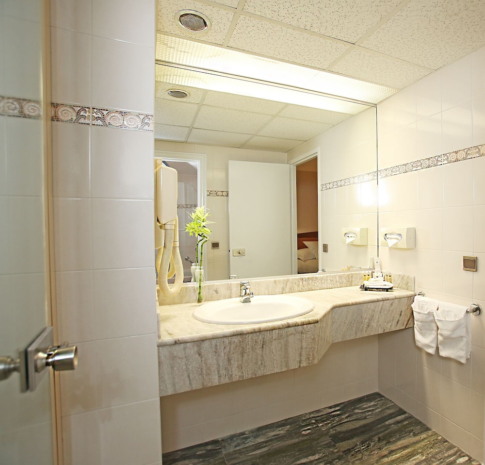 Millennium Hotel Paris Charles De Gaulle 14