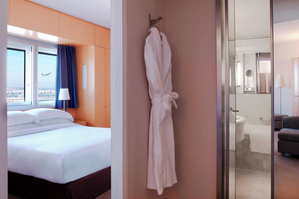 Sheraton Paris Charles de Gaulle Airport Hotel 10