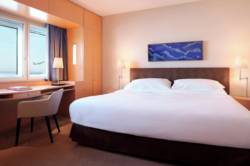 Sheraton Paris Charles de Gaulle Airport Hotel 14