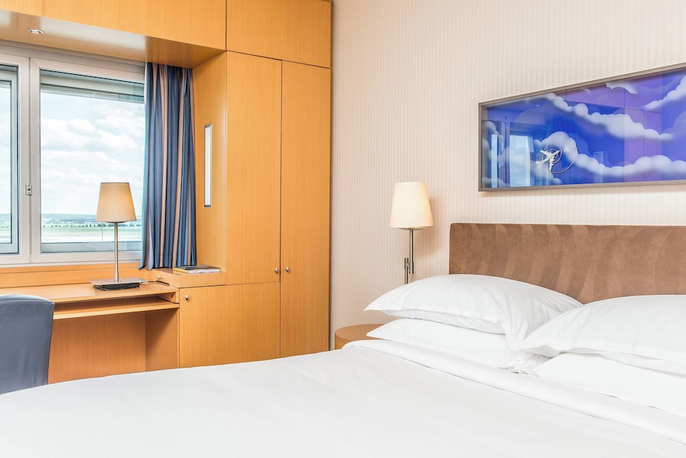 Sheraton Paris Charles de Gaulle Airport Hotel 6