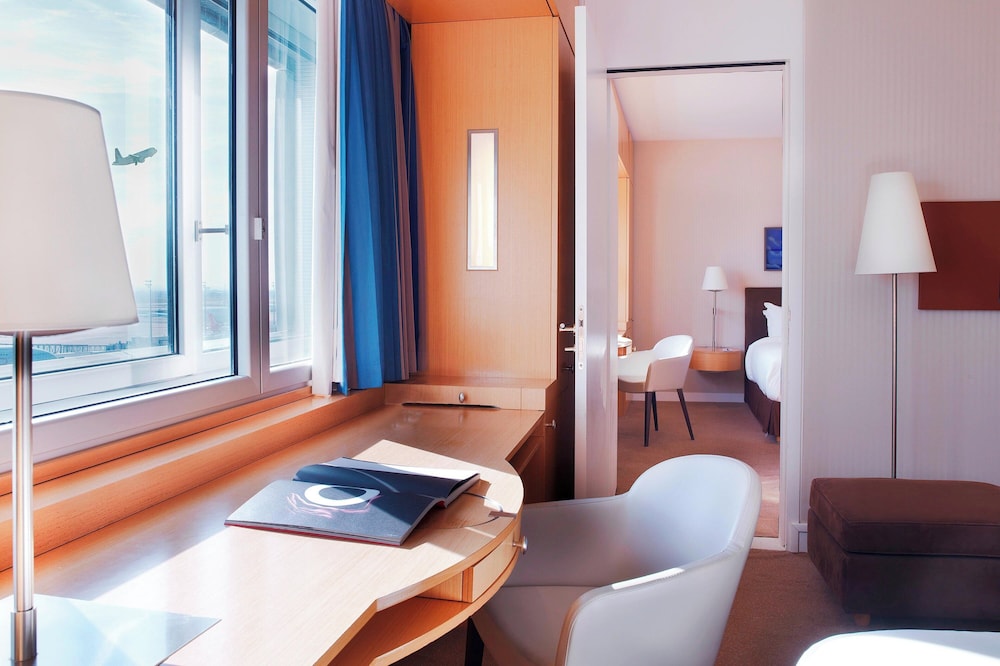 Sheraton Paris Charles de Gaulle Airport Hotel 4