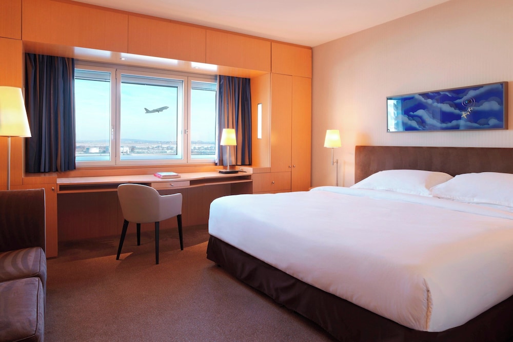 Sheraton Paris Charles de Gaulle Airport Hotel 5