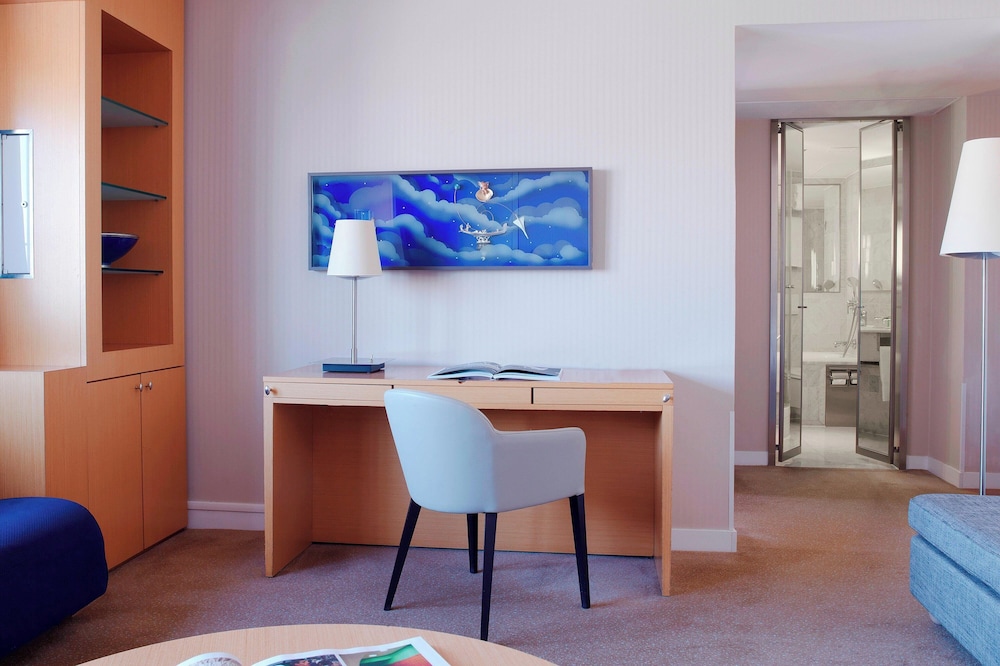 Sheraton Paris Charles de Gaulle Airport Hotel 8