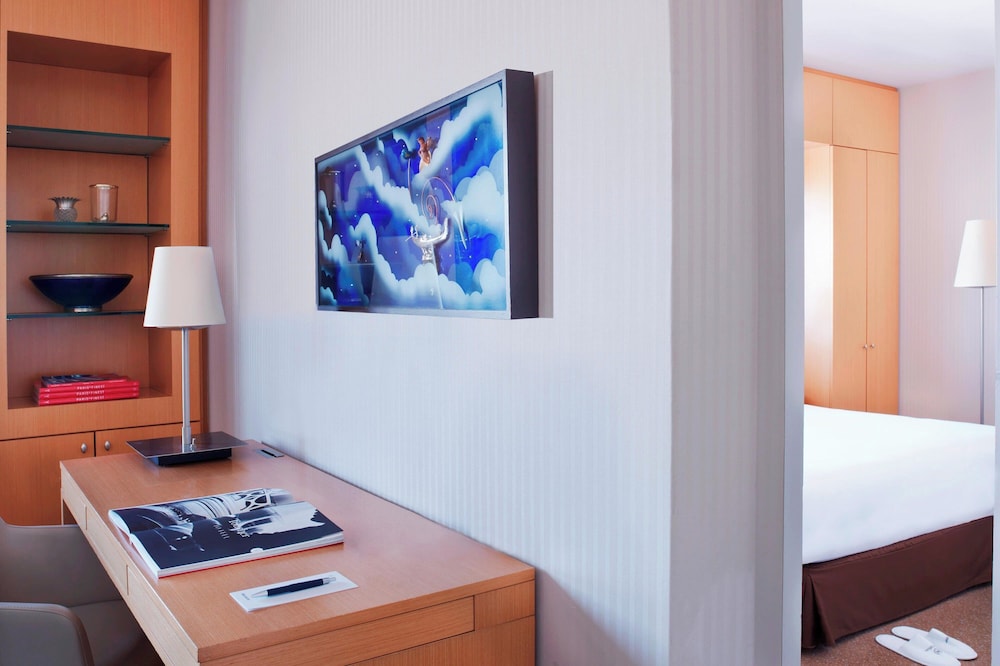 Sheraton Paris Charles de Gaulle Airport Hotel 11