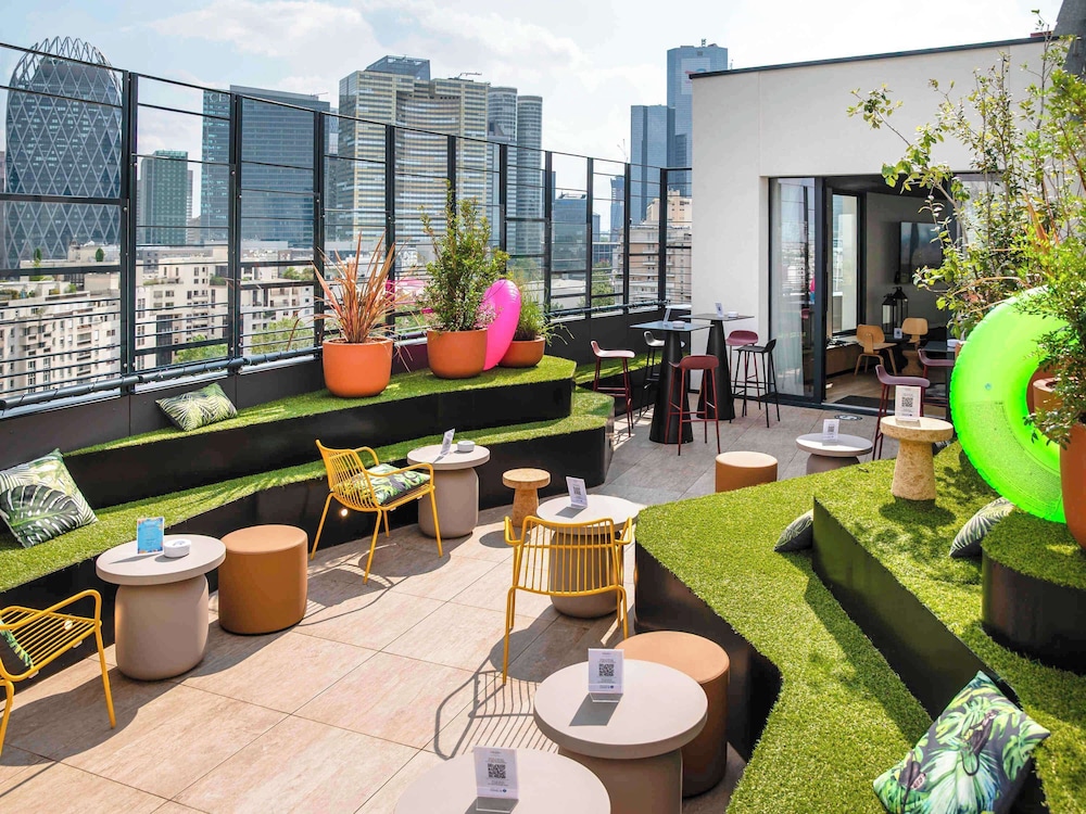 Mercure Paris La Defense Hotel 1