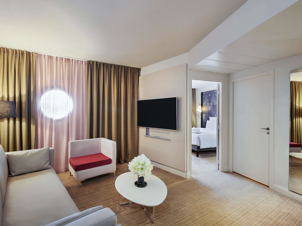 Mercure Paris La Defense Hotel 7