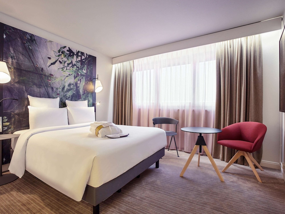 Mercure Paris La Defense Hotel 11