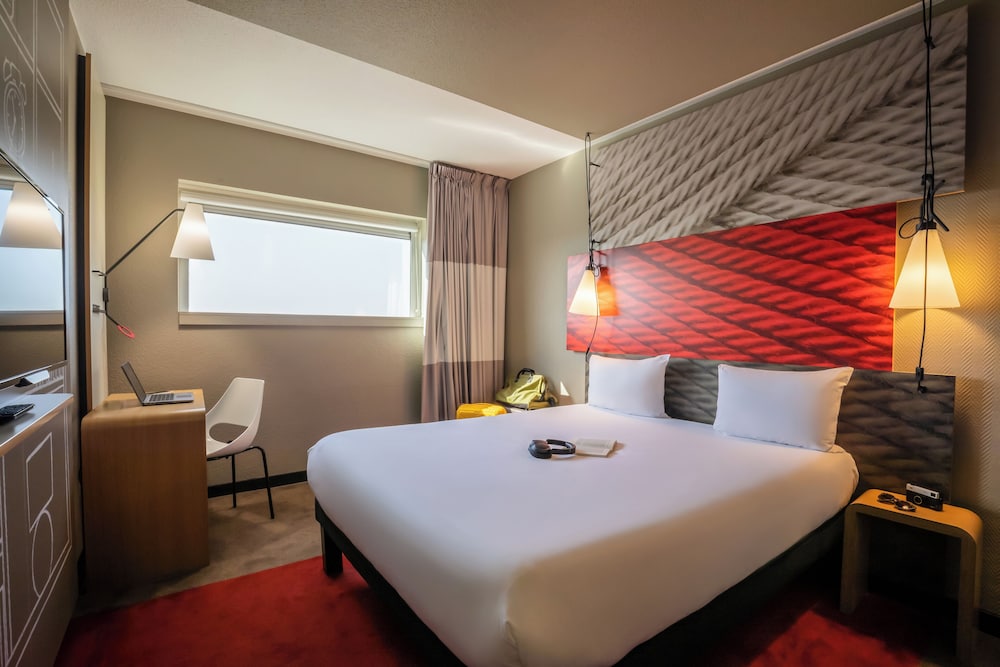 ibis Paris Porte de Montreuil 11