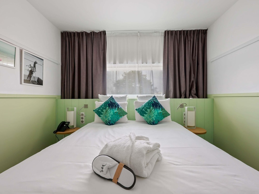 Hotel Mercure Paris Orly Tech Airport 17