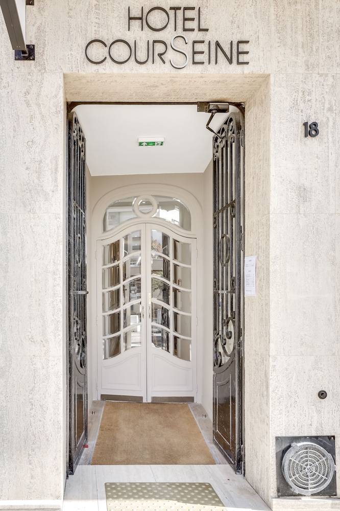 Hotel CourSeine 3