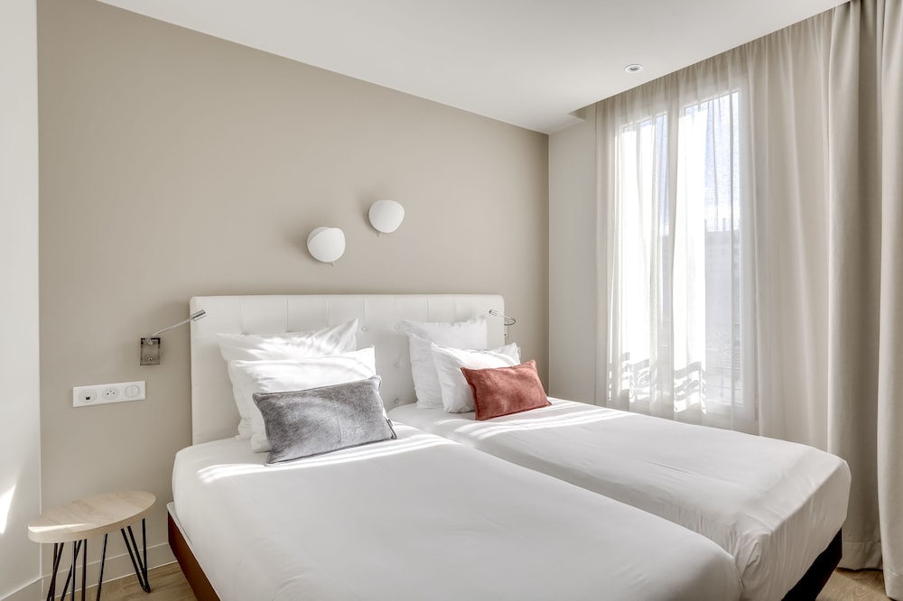 Hotel CourSeine 7
