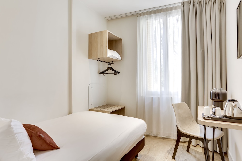 Hotel CourSeine 12