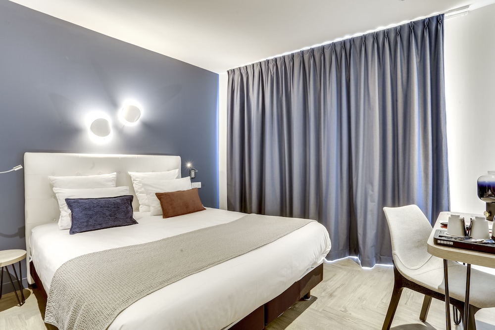 Hotel CourSeine 8