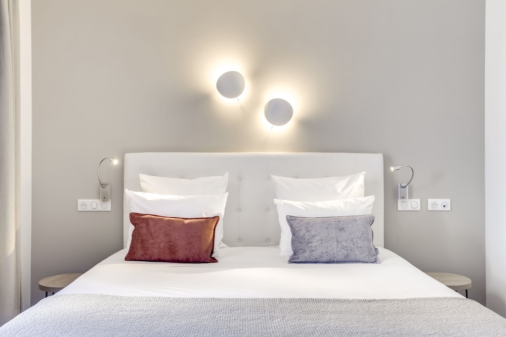 Hotel CourSeine 9