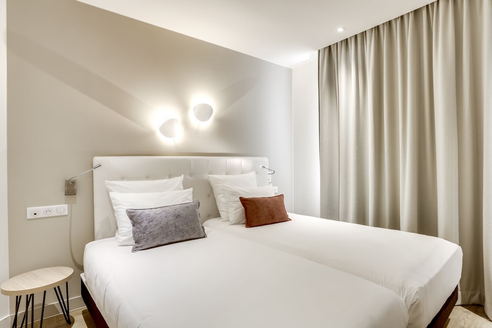Hotel CourSeine 10