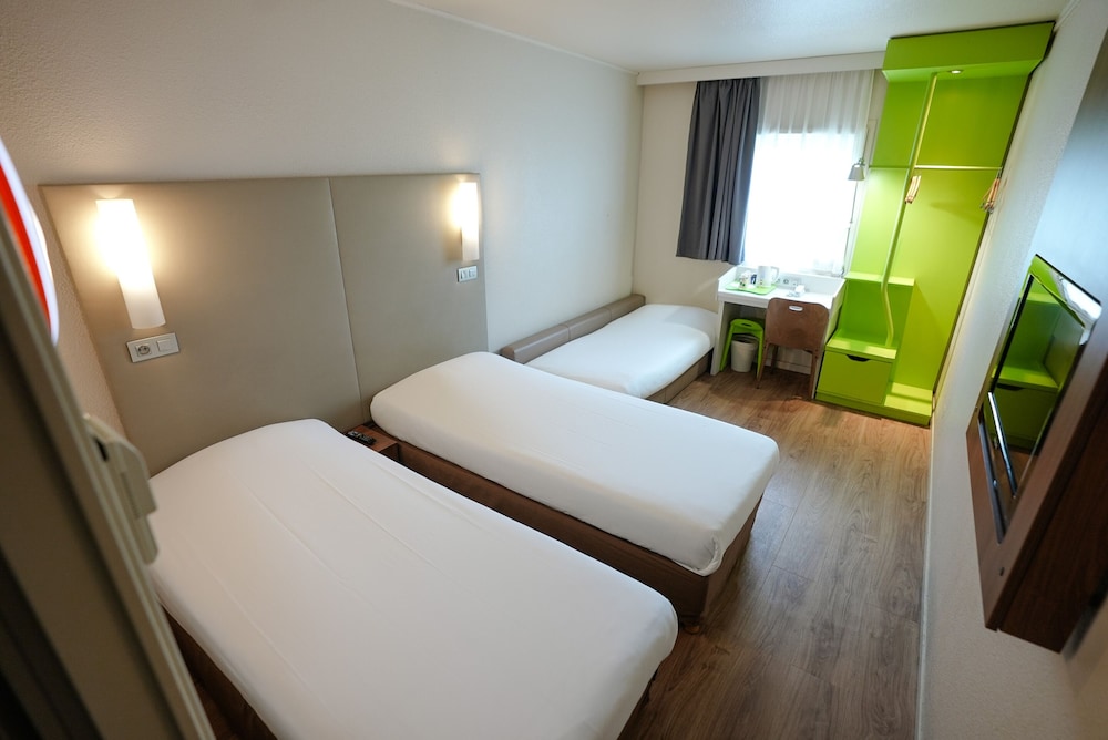 Campanile Paris CDG Airport Villepinte 16