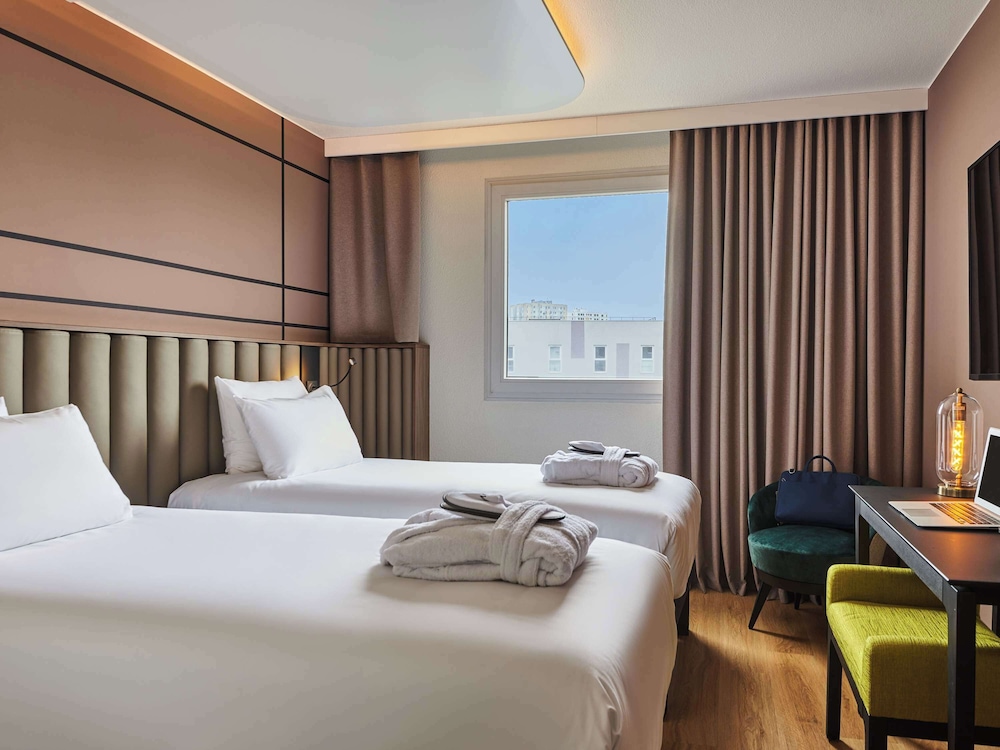 Mercure Paris Nanterre 12